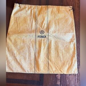 Fendi Gold dust cover. In good condition it’s beautiful.